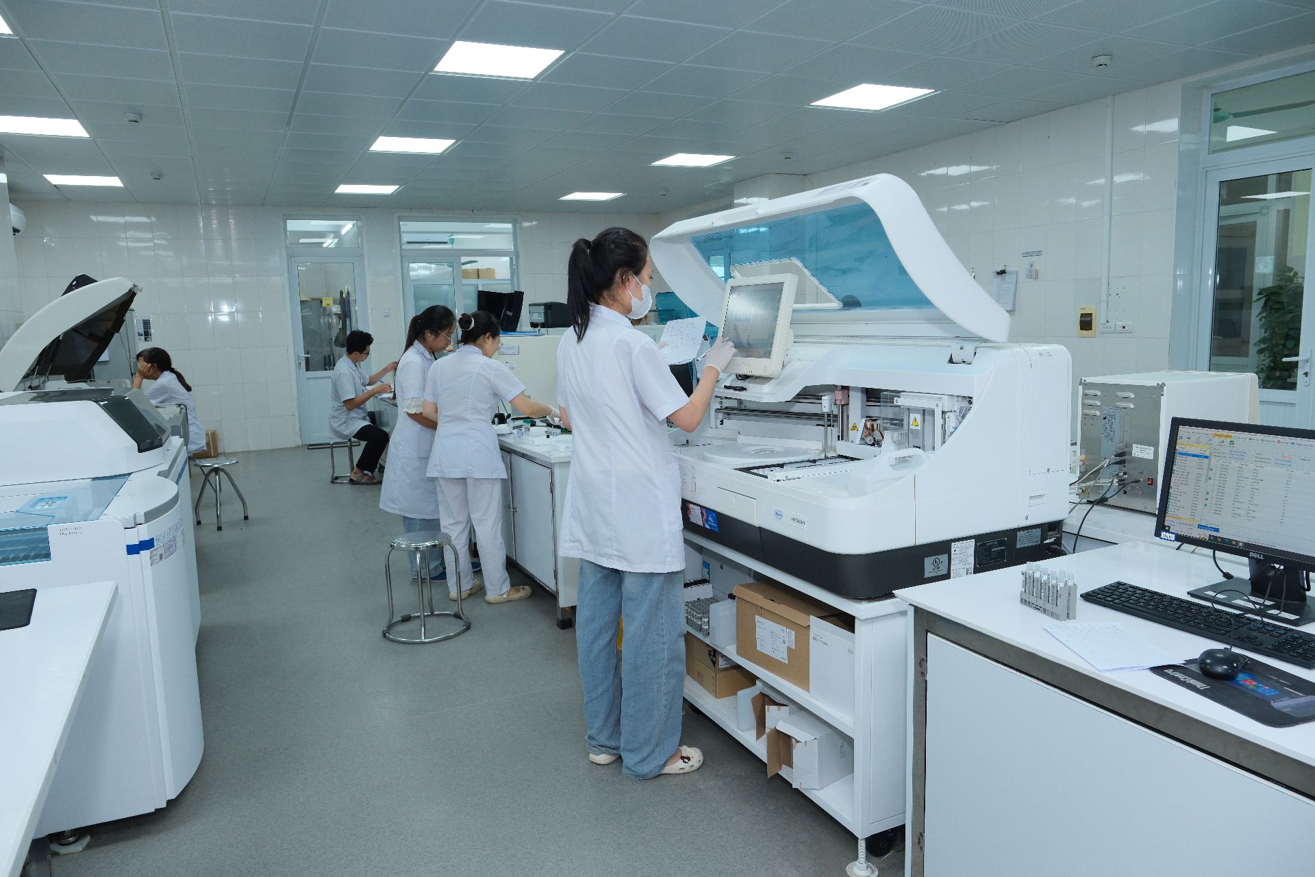 KHOA HUYẾT HỌC TRUYỀN MÁU